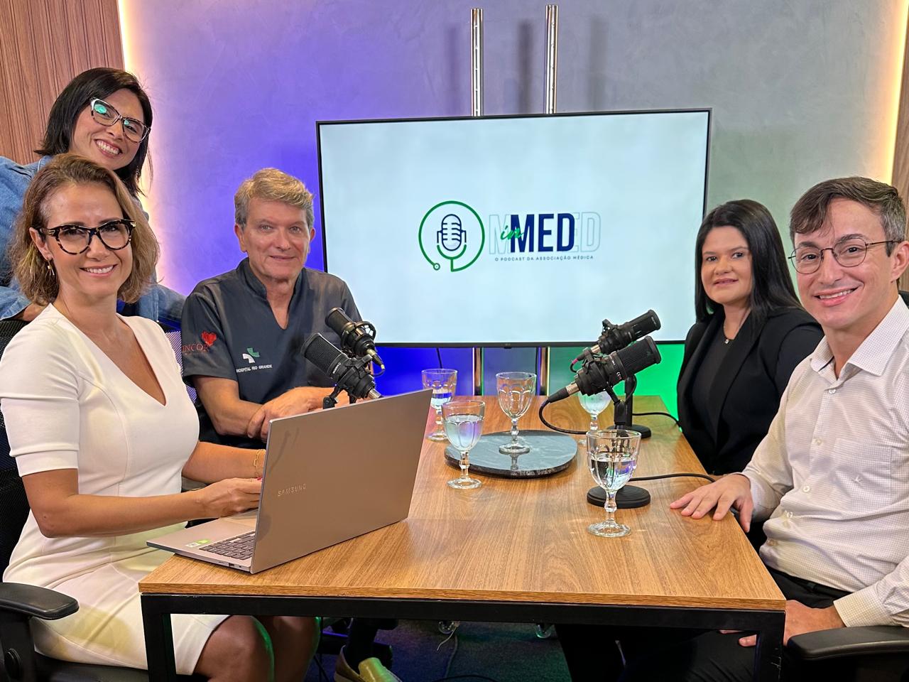 InMED – Podcast da Associação Médica inicia a programação 2025 abordando a Saúde Mental